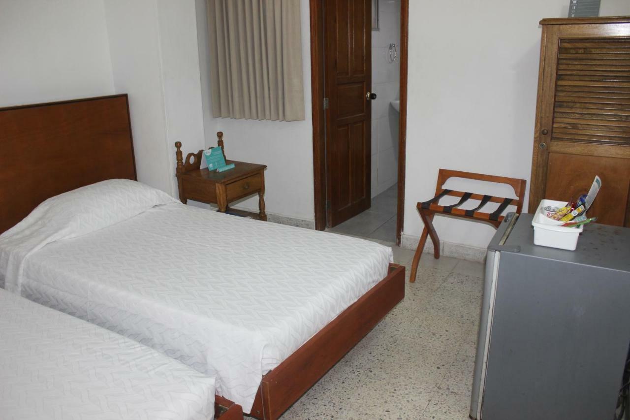 Hotel Monterrey バランキージャ エクステリア 写真