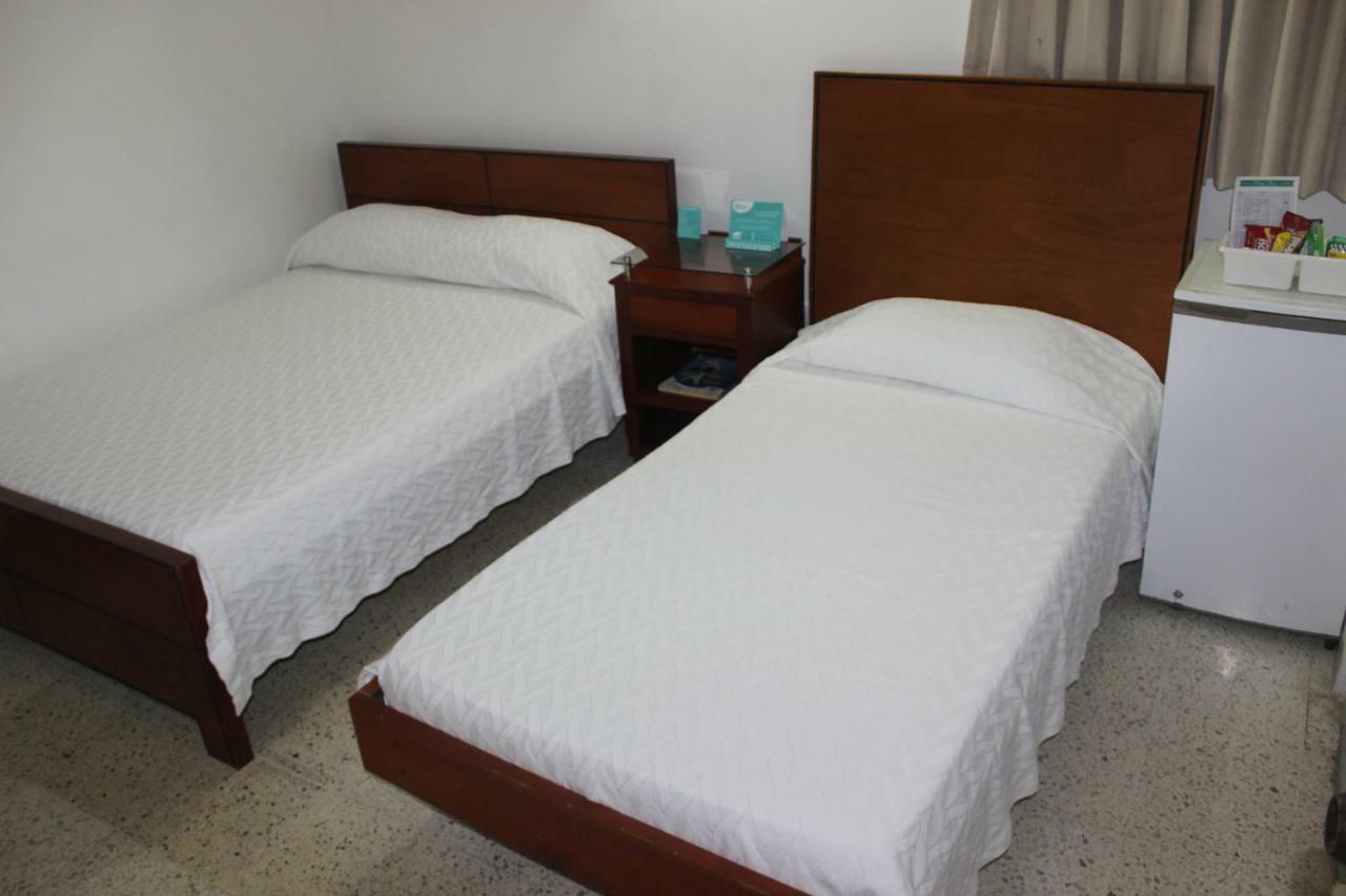 Hotel Monterrey バランキージャ エクステリア 写真